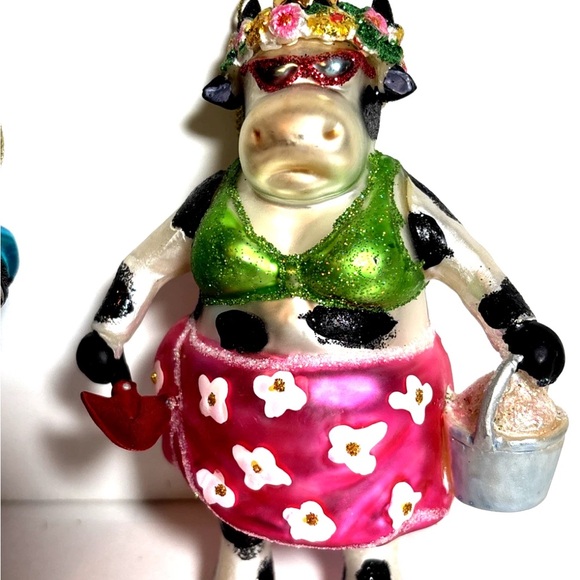 Heifer and Steer Tropical Vacationing Cows, set of 2 Glass Ornaments 5 inch each - Picture 3 of 11